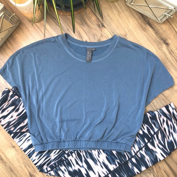 SWEATY BETTY - Peaceful Split T-Shirt - Picture 2 of 5